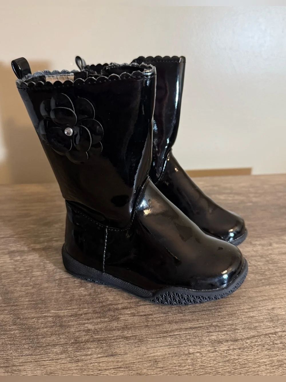 Amy Coe Black Faux Patent Leather Boots Infant Size 6 Flower Rosette Detail